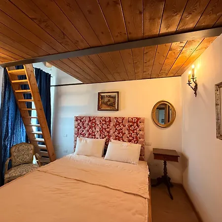 Visione Piazzetta Alferi 2 3* ラクイラ