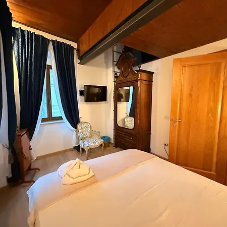 Visione Piazzetta Alferi 2 Guest house L'Aquila