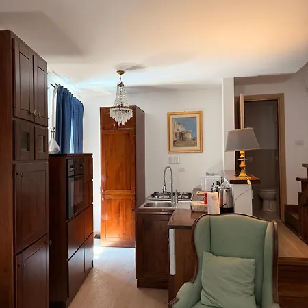 Visione Piazzetta Alferi 2 Affittacamere 3*
