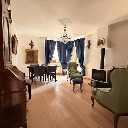 Visione Piazzetta Alferi 2 3* L'Aquila