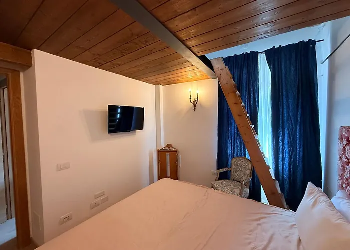 Visione Piazzetta Alferi 2