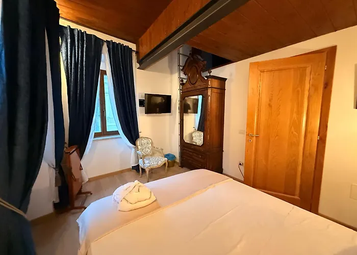 Visione Piazzetta Alferi 2 Gasthof LʼAquila