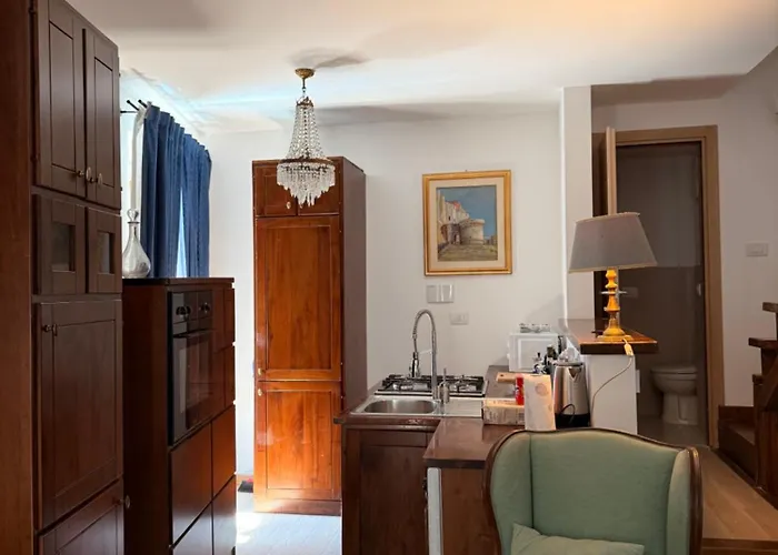 Visione Piazzetta Alferi 2 Gasthof 3*