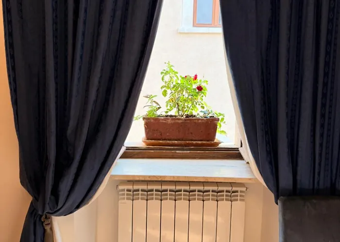 Gasthuis Visione Piazzetta Alferi 2 3*